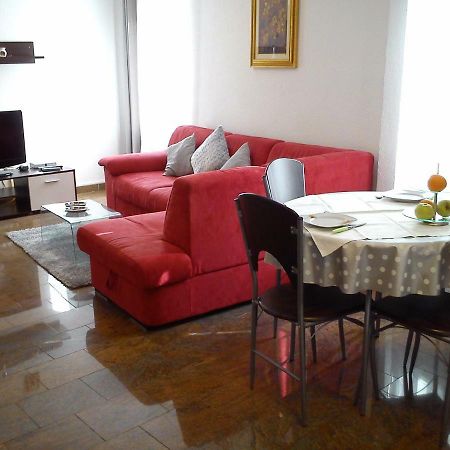 Apartment Oaza Ровин Екстериор снимка