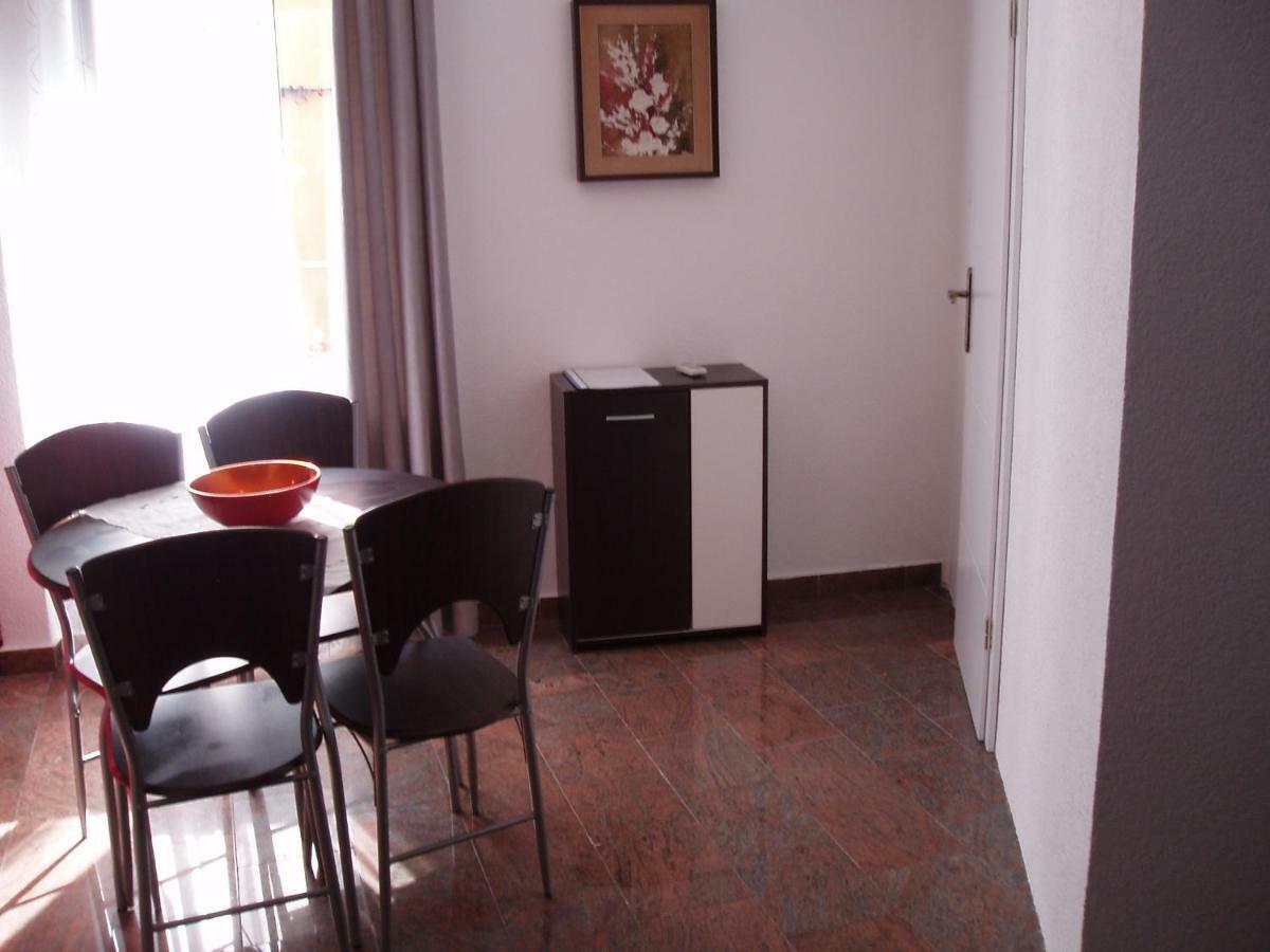 Apartment Oaza Ровин Екстериор снимка