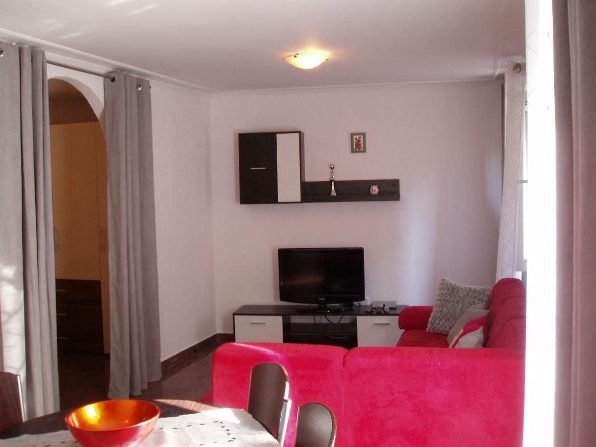 Apartment Oaza Ровин Екстериор снимка