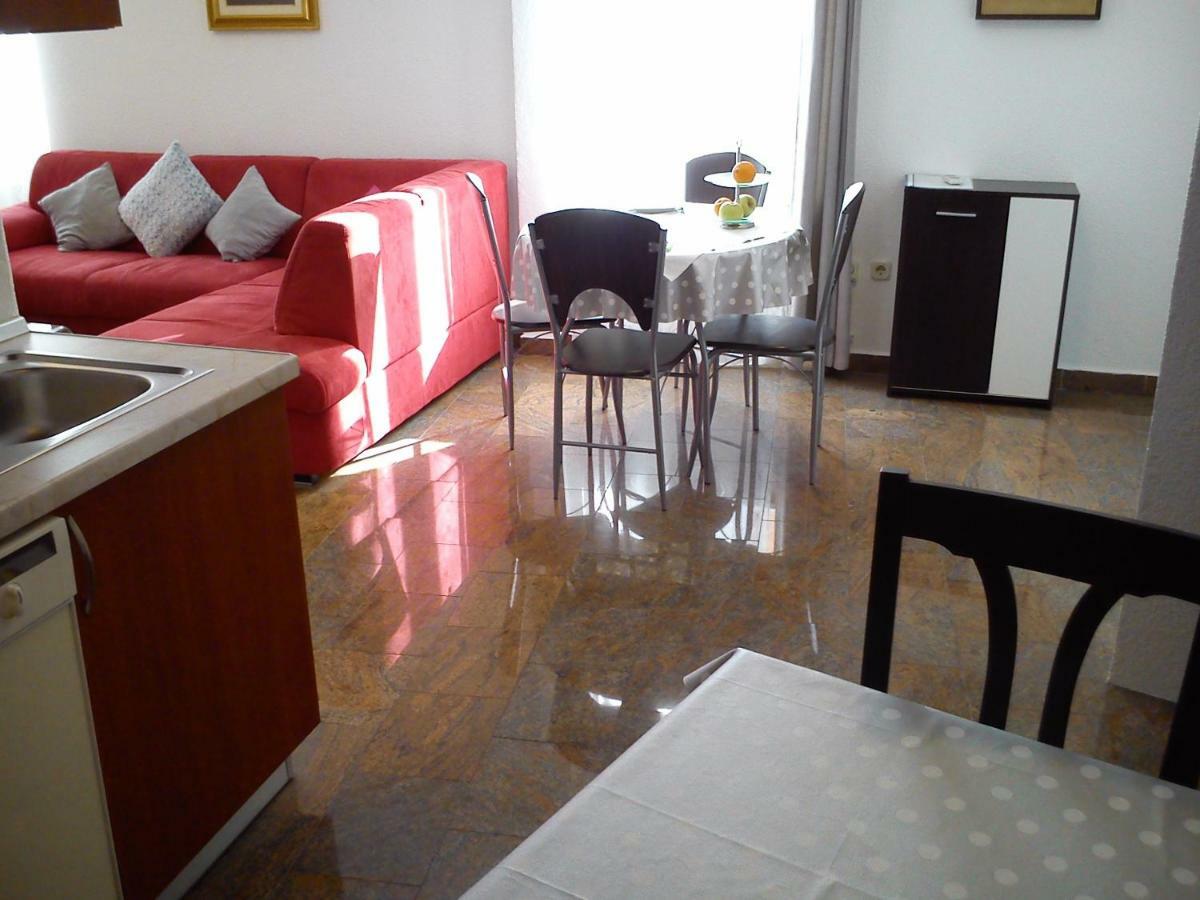 Apartment Oaza Ровин Екстериор снимка