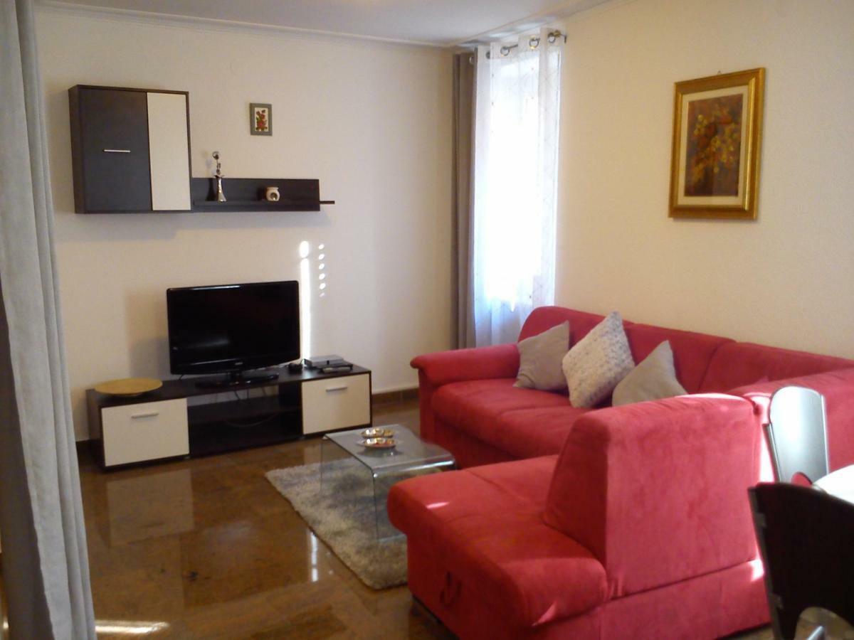 Apartment Oaza Ровин Екстериор снимка