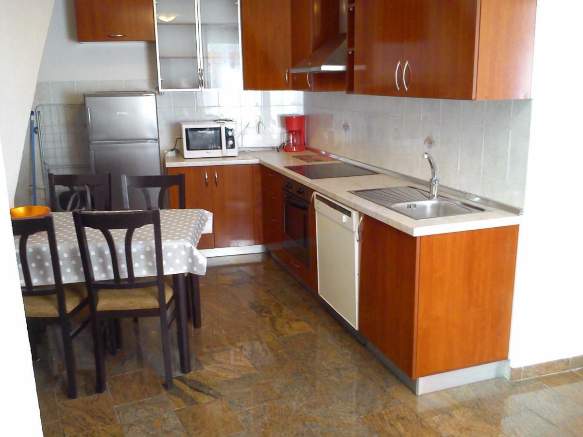 Apartment Oaza Ровин Екстериор снимка